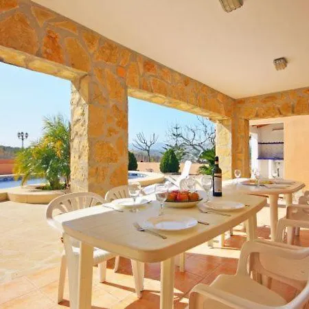 Villa Sleeps 8 Pool